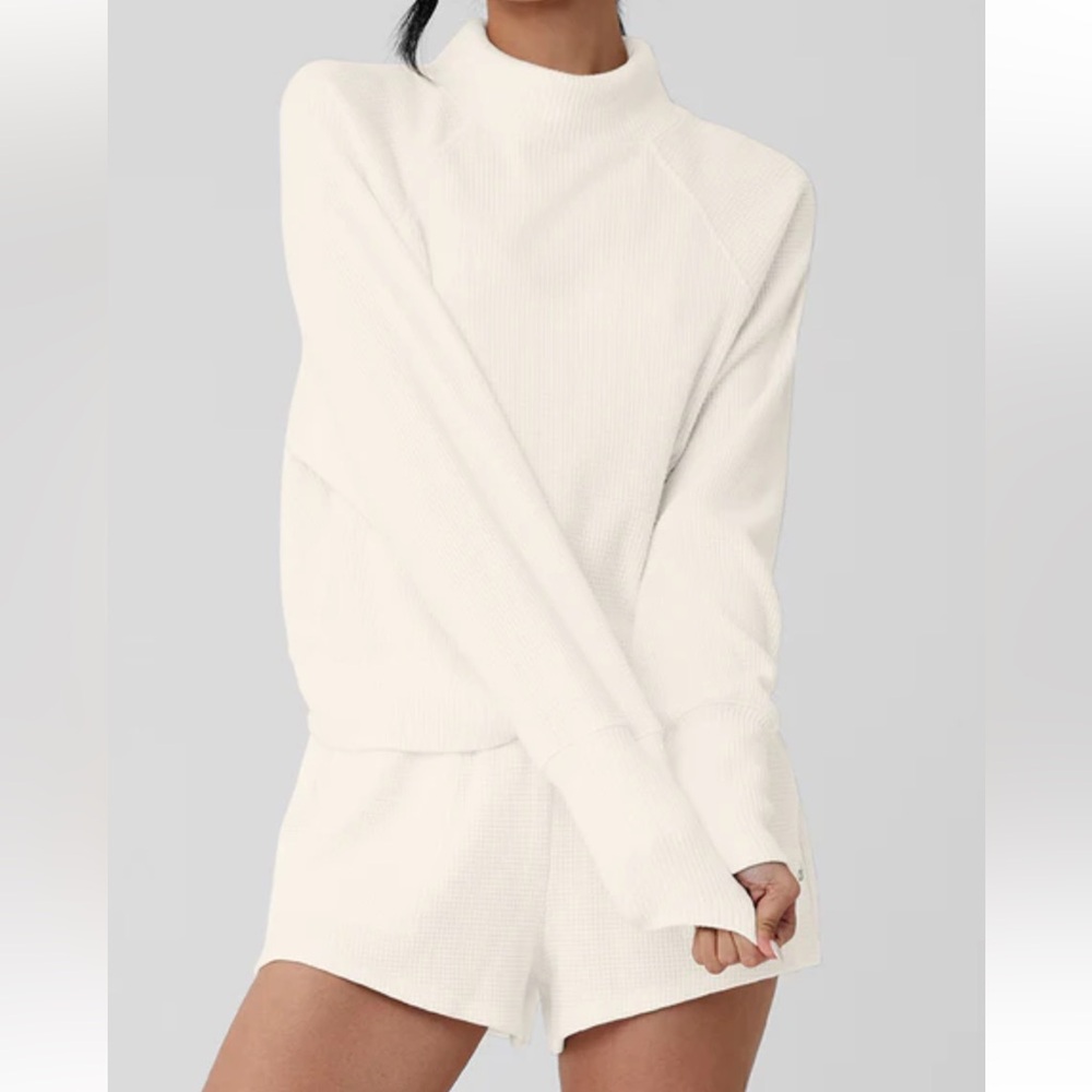 Alo Women’s Cream Waffle Escape Mock Neck Long Sleeve Sweater and Shorts Set XS